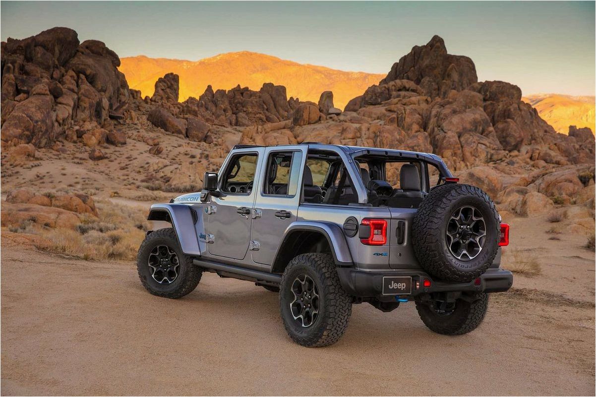 Современный Jeep Wrangler 4xe с гибридными технологиями