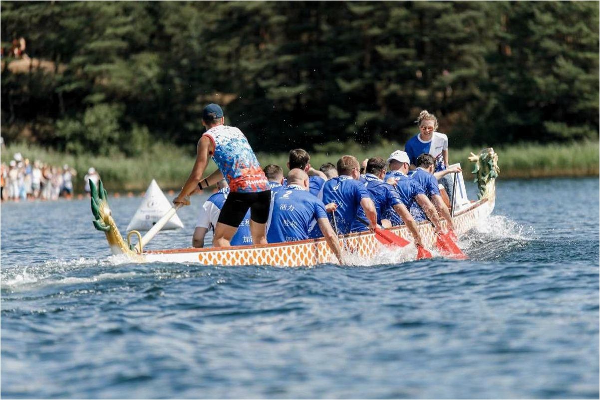 Групповые гонки на лодках-драконах как идеальный водный спорт для команды до 20 человек