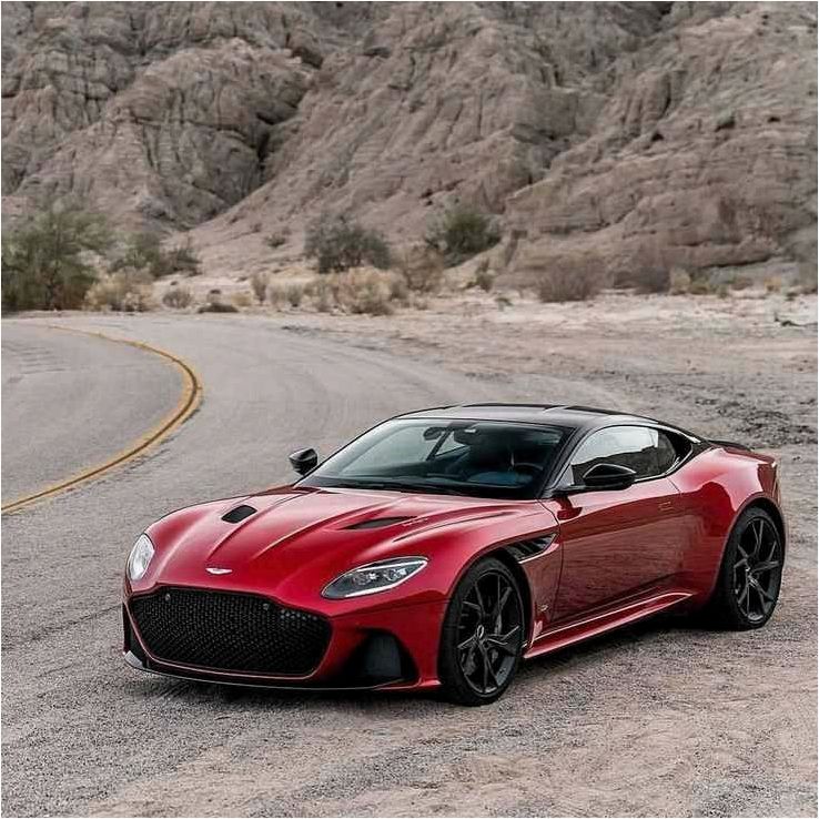 Элегантность и мощь Aston Martin DBS Superleggera