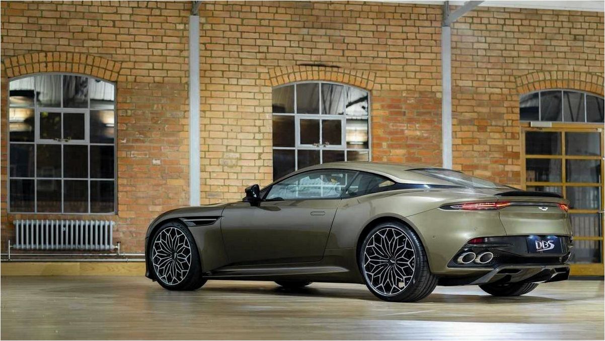 Элегантность и мощь Aston Martin DBS Superleggera